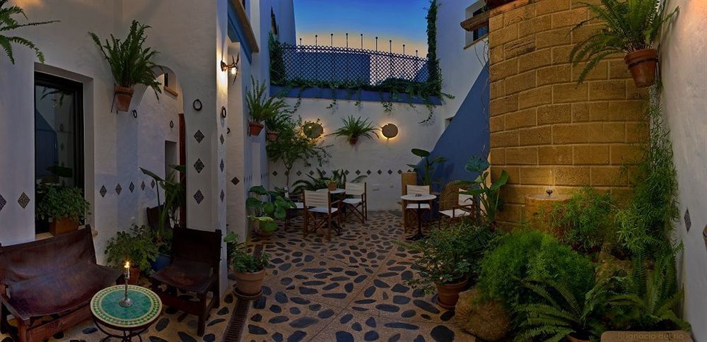 Hostal Casa Alborada Conil De La Frontera Exteriör bild